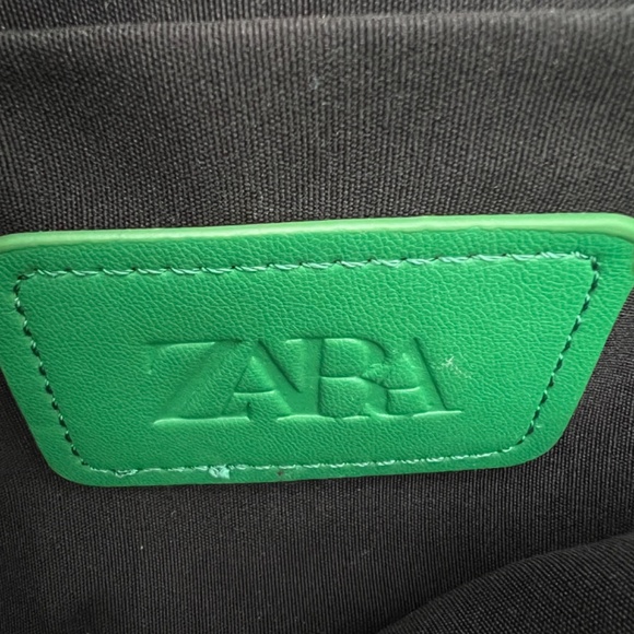 ZARA (SOLD OUT) QUILTED CHAIN BAG - Picture 3 of 12